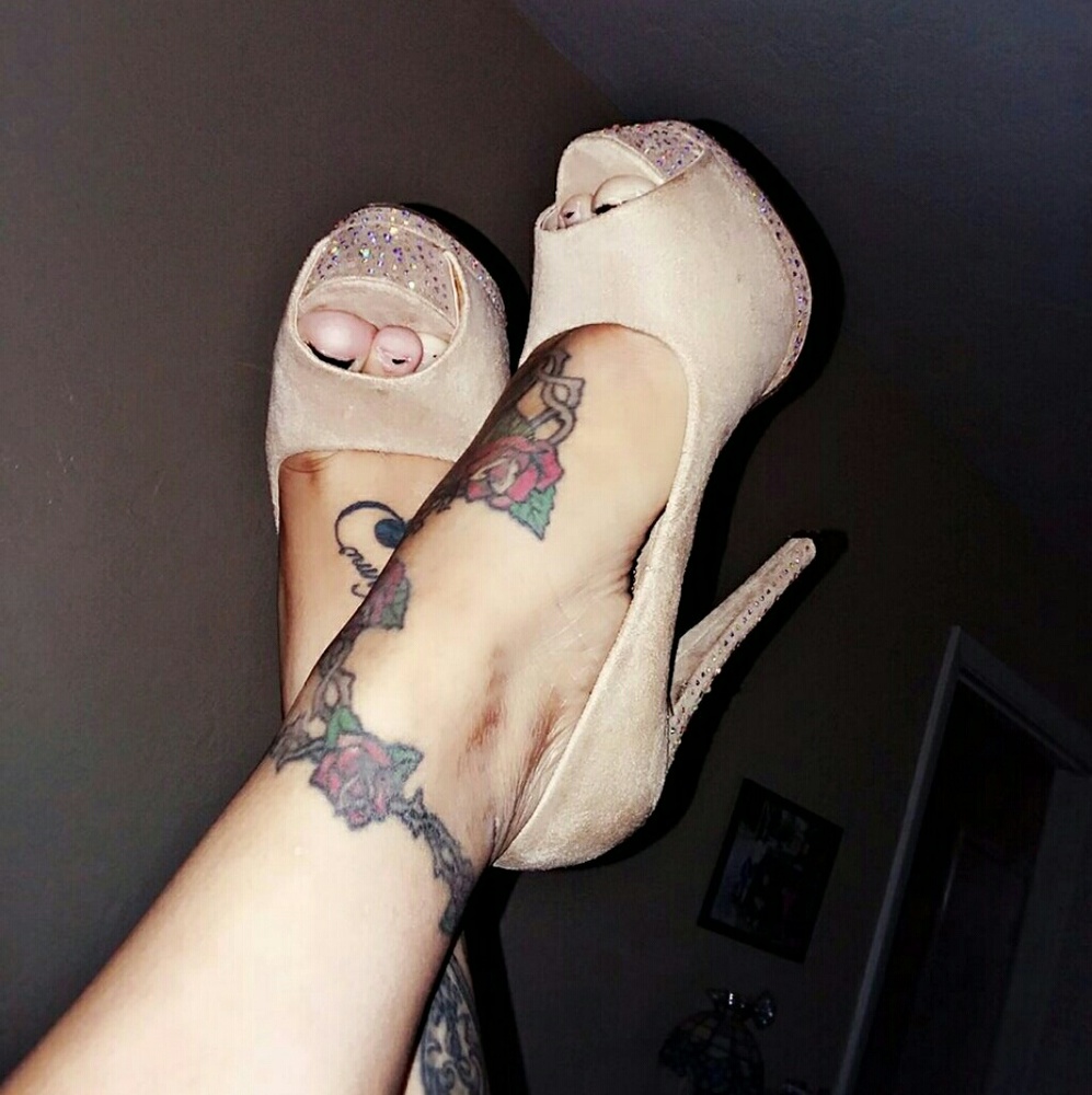 Gorgeous Peep Toe Pumps/ Heels